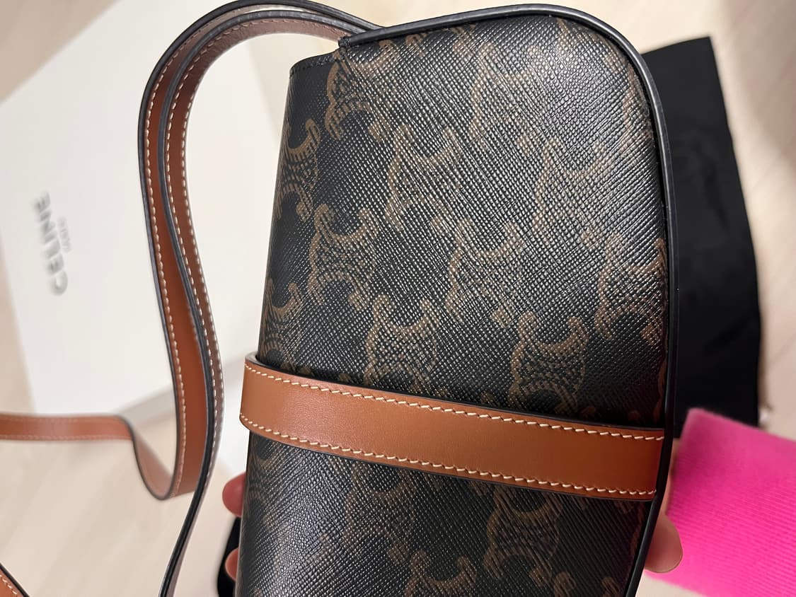 셀린느 클러치 온 스트랩 타부백 상품이미지8