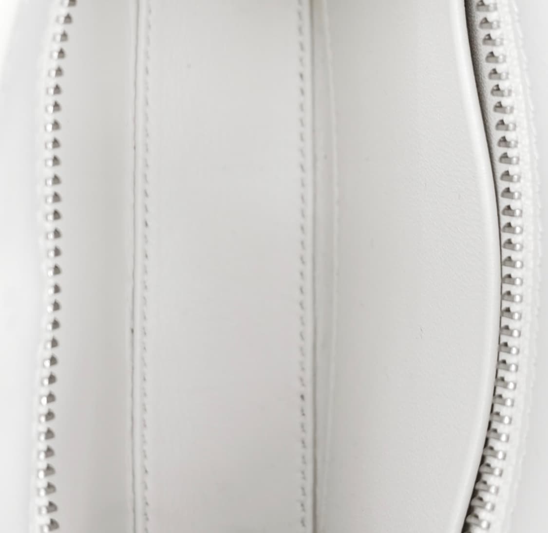 [M] 셀린느 여성 샤이니 카프스킨 틸리백 호보 숄더백 화이트 미디움 상품이미지9