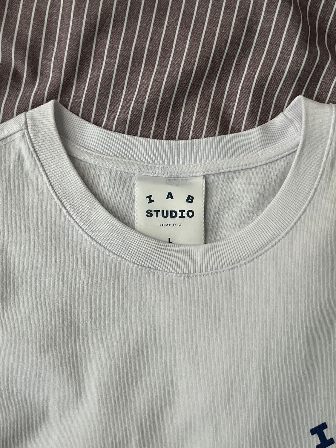 (L)아이앱 스튜디오 화이트 네이비 티셔츠 반팔 상품이미지4