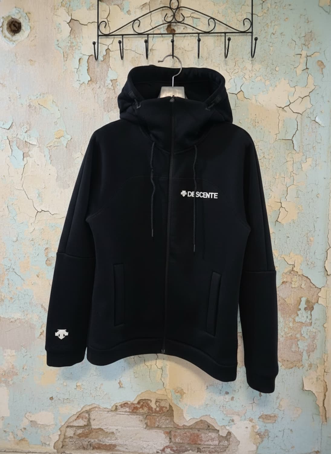 데상트 블랙 후드집업 M (95) 상품이미지1