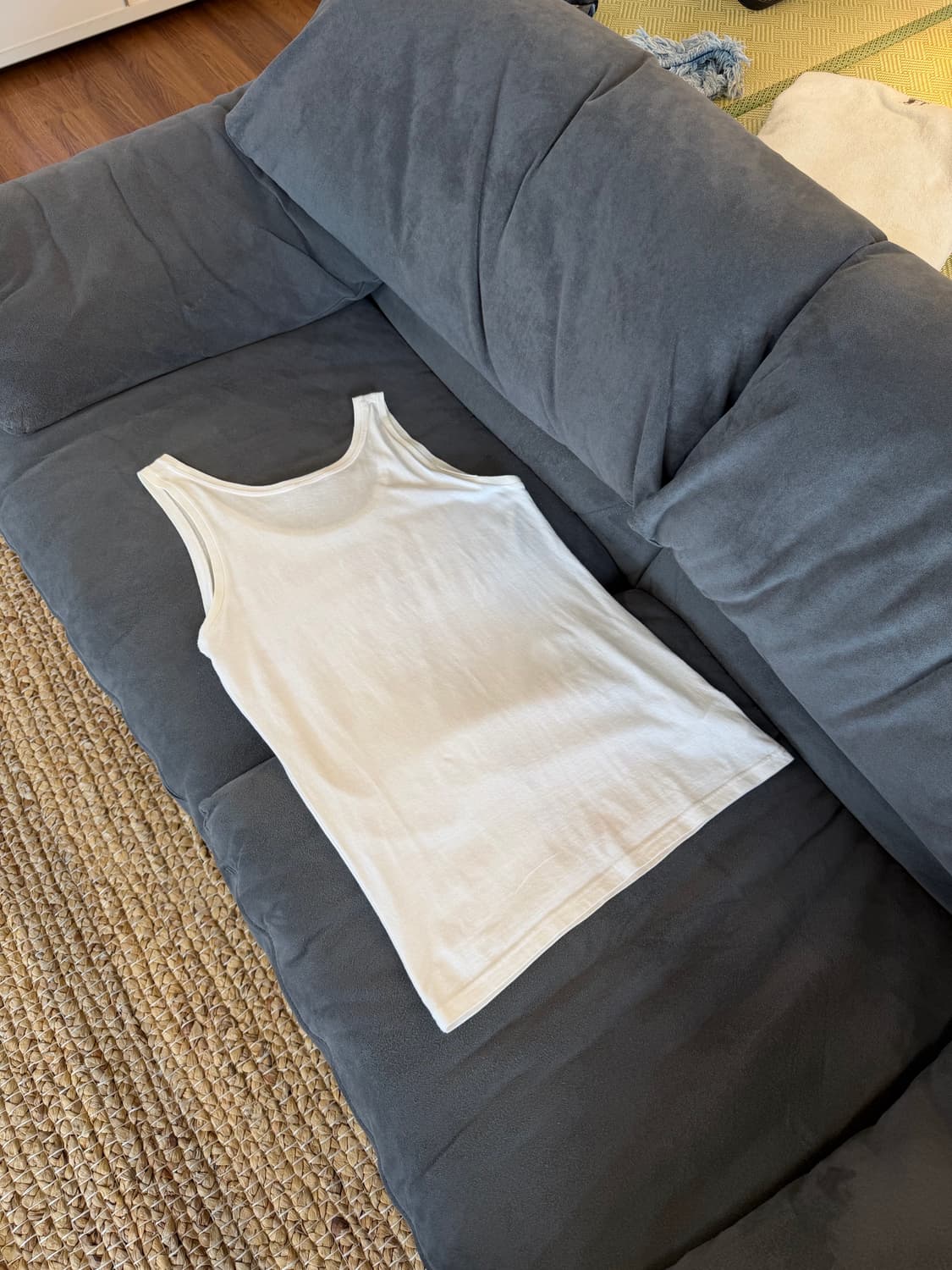 미우미우 14SS 벨벳 하트 슬리브리스 상품이미지3