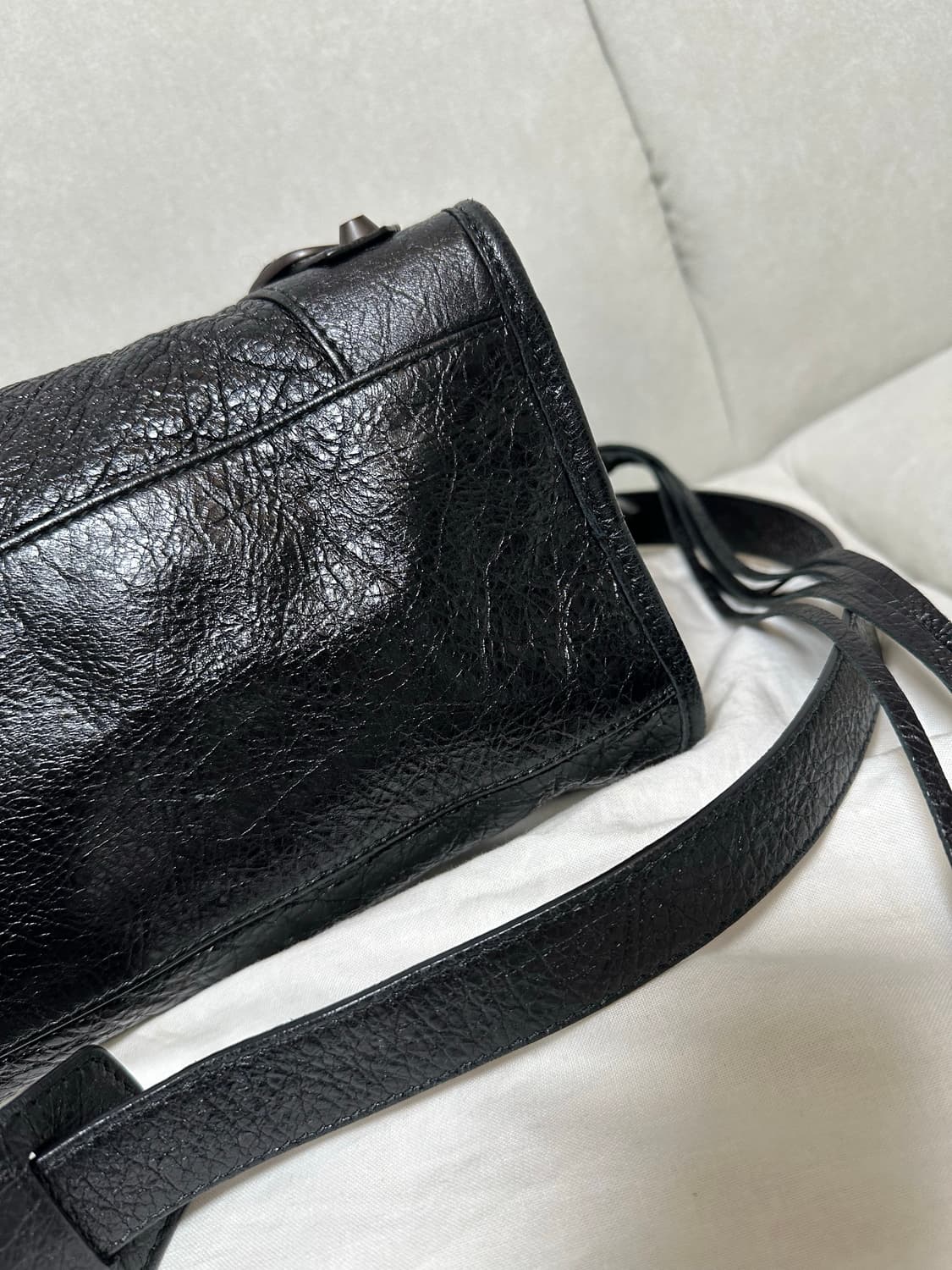 [SA 정품] 발렌시아가 시티 모터백 미디움 블랙 신 상품이미지3