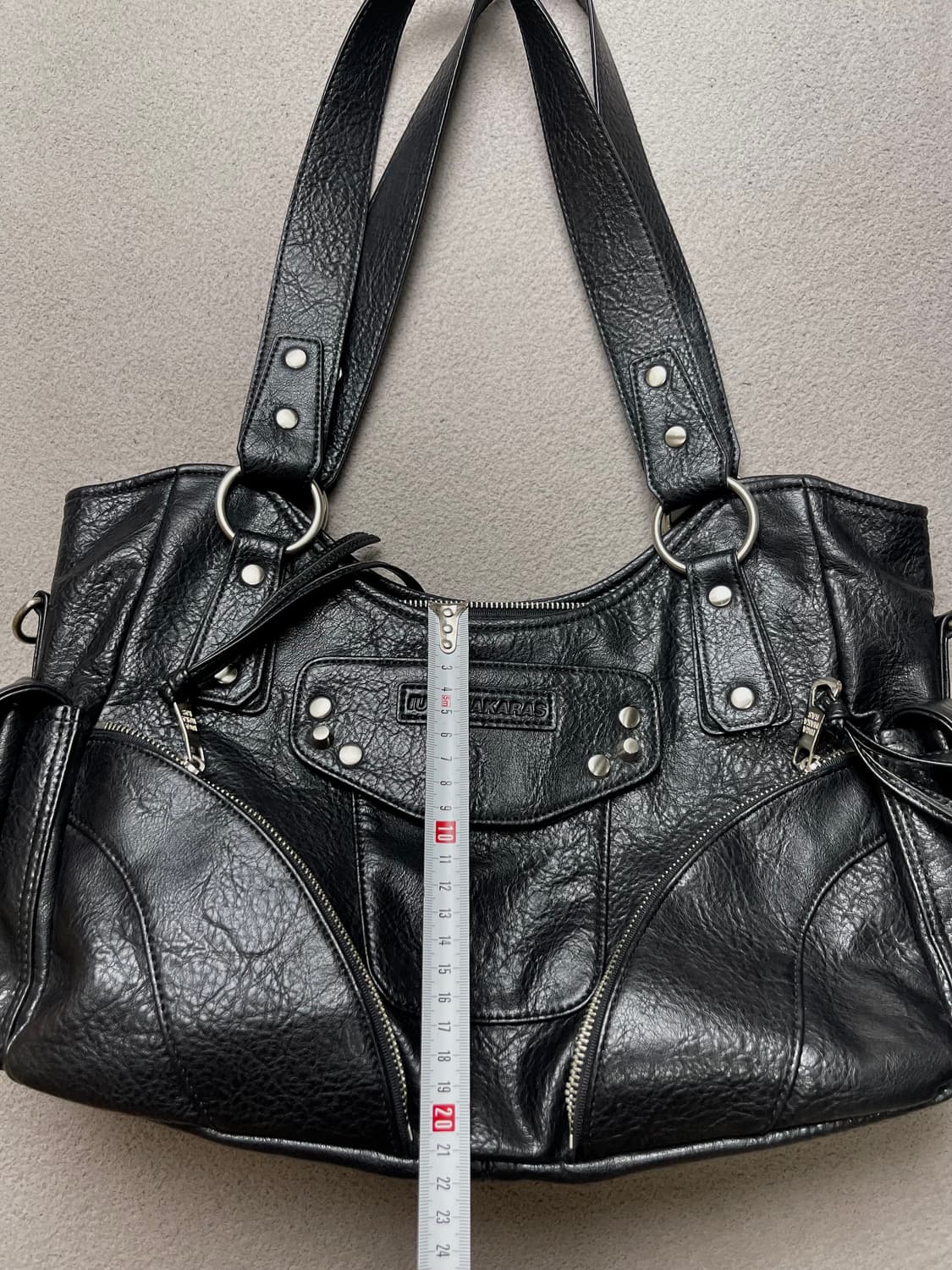 이우가마카라스 스터드 숄더백 블랙 상품이미지4