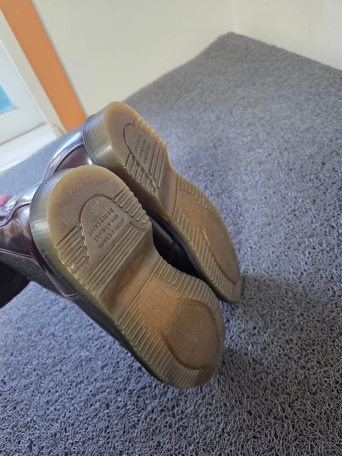 닥터마틴 플로라 버건디 첼시 부츠
Uk4 상품이미지4