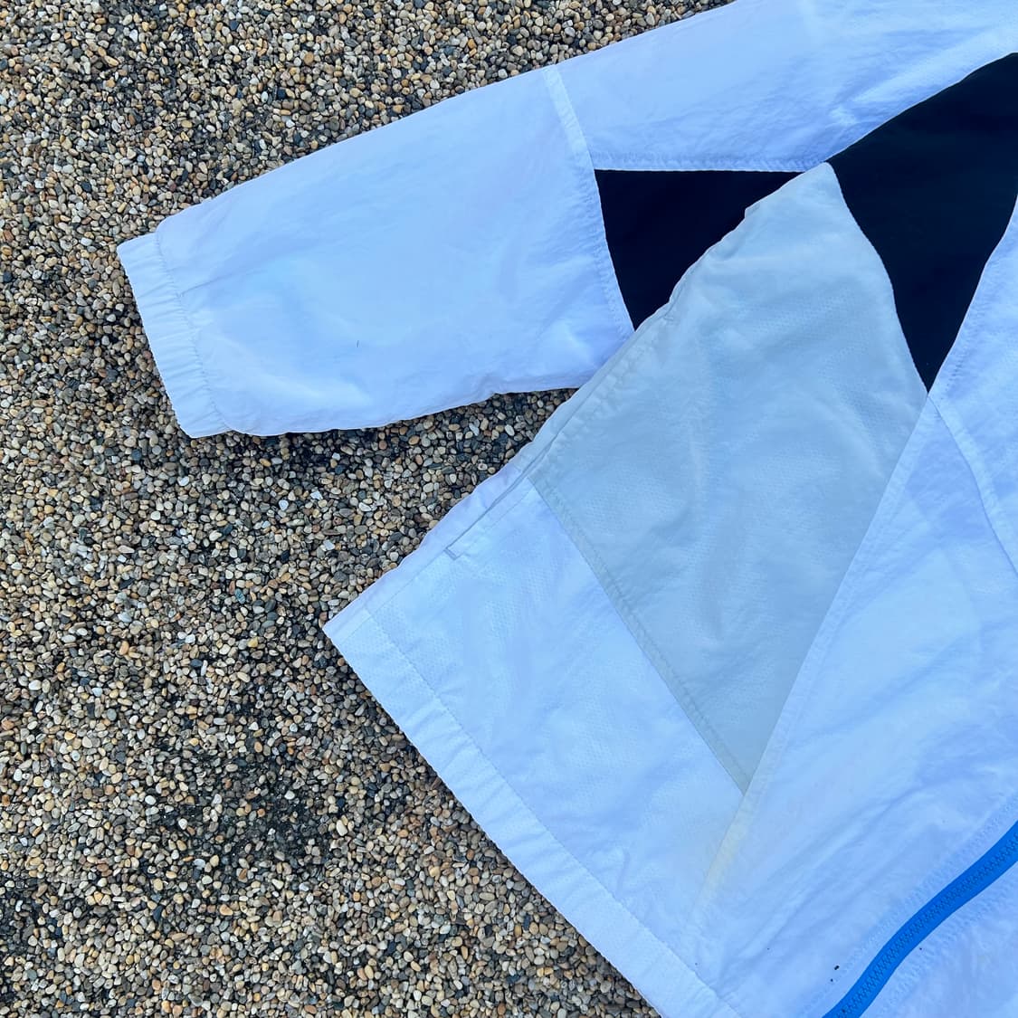 나이키(NIKE) 화이트 후드 오버핏 바람막이 자켓 상품이미지3