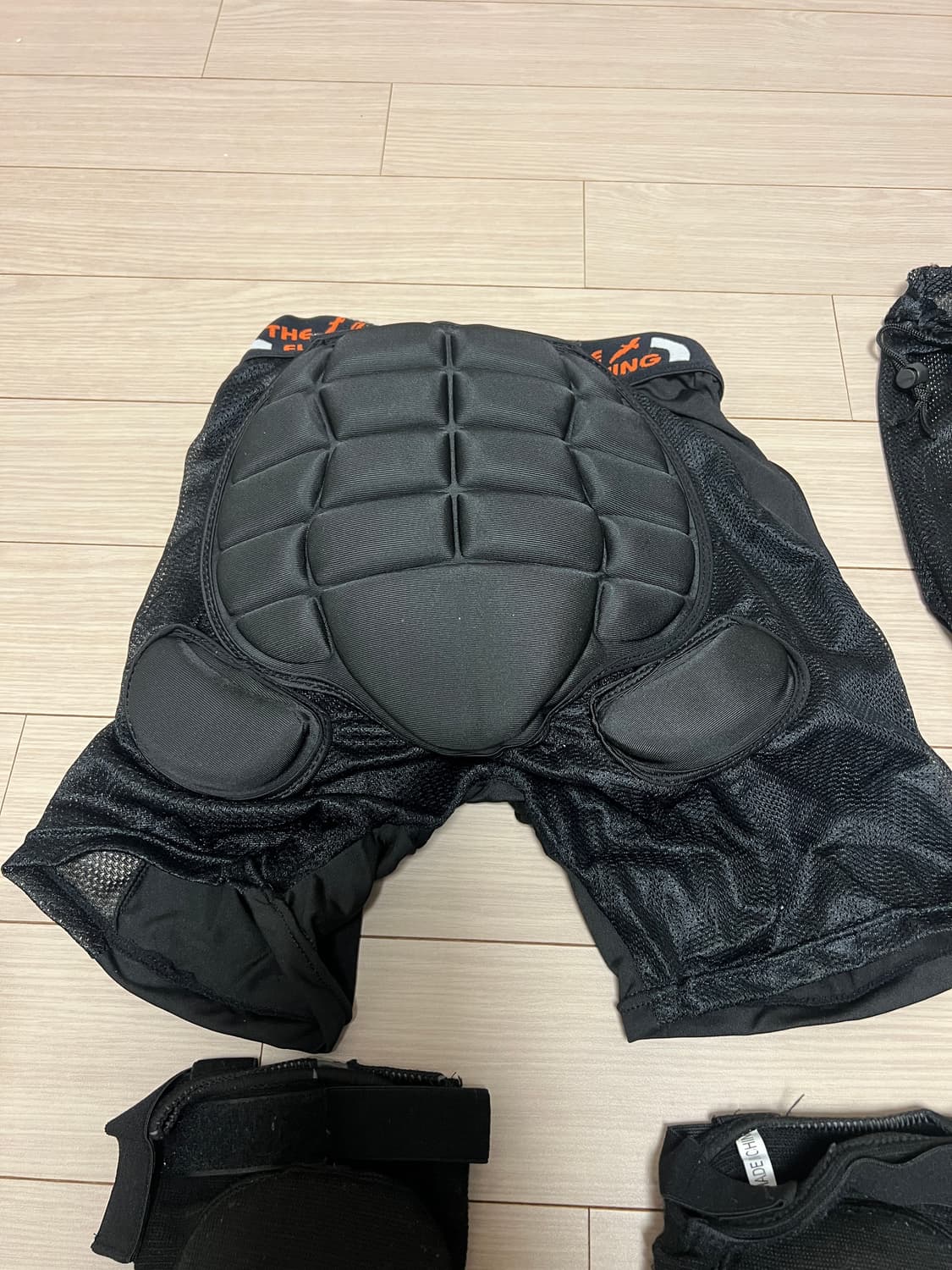 스키·스노우보드 보호대 풀세트 | 엉덩이/골반·무릎·손목 | 안전장비 상품이미지2