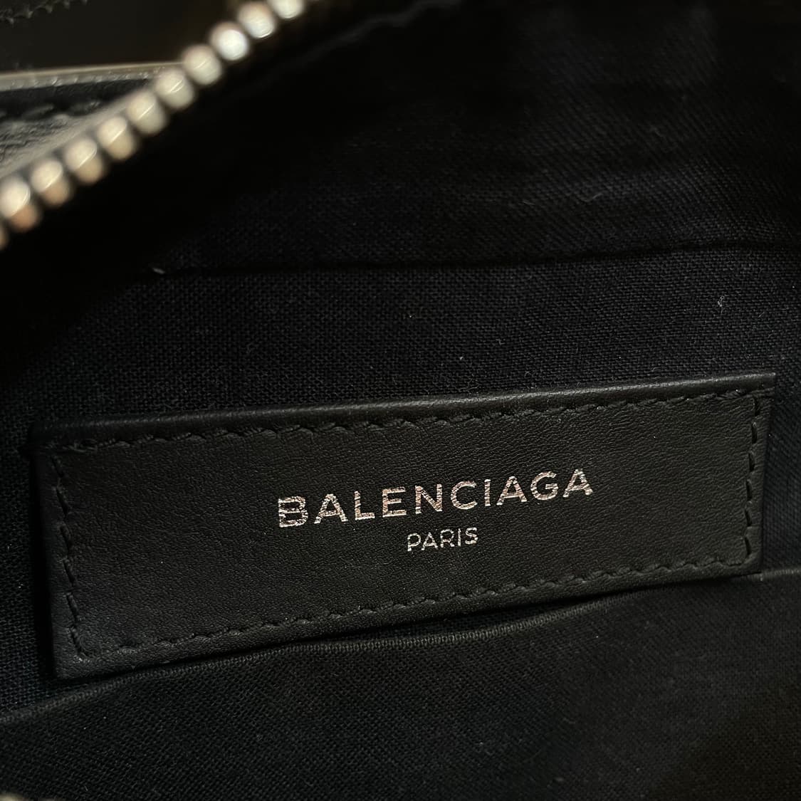 BALENCIAGA 발렌시아가 레더 벨트 바디백  상품이미지5