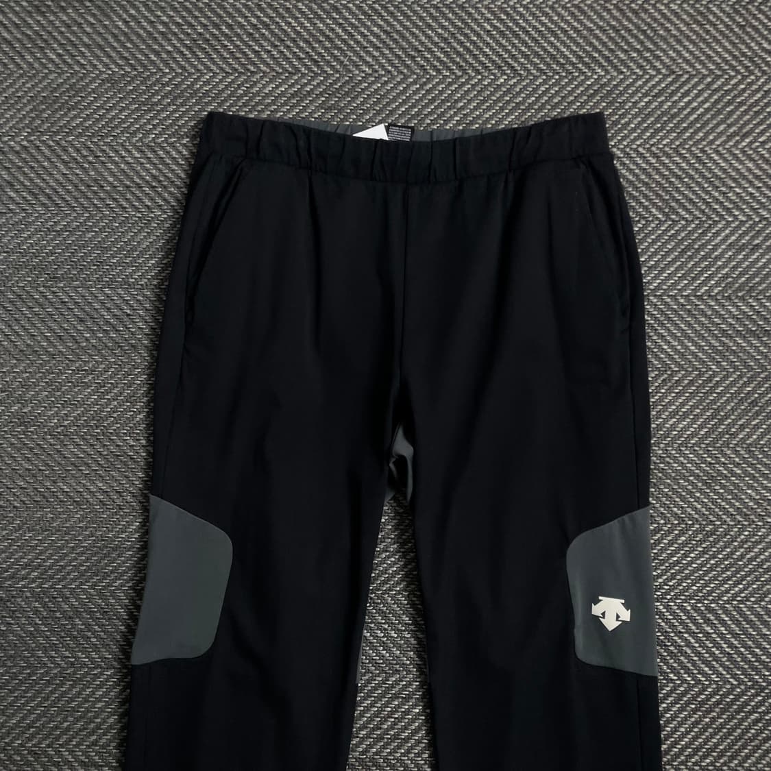 데상트 블랙 트레이닝 트래킹 팬츠 o 4046 상품이미지3