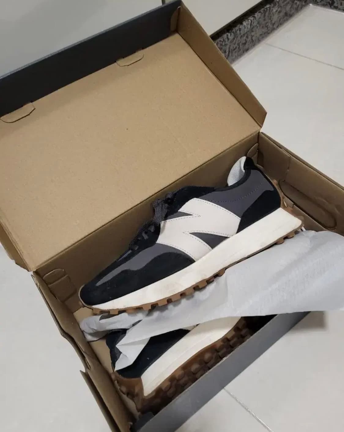 뉴발란스 327 문빔 블랙 W235 상품이미지3