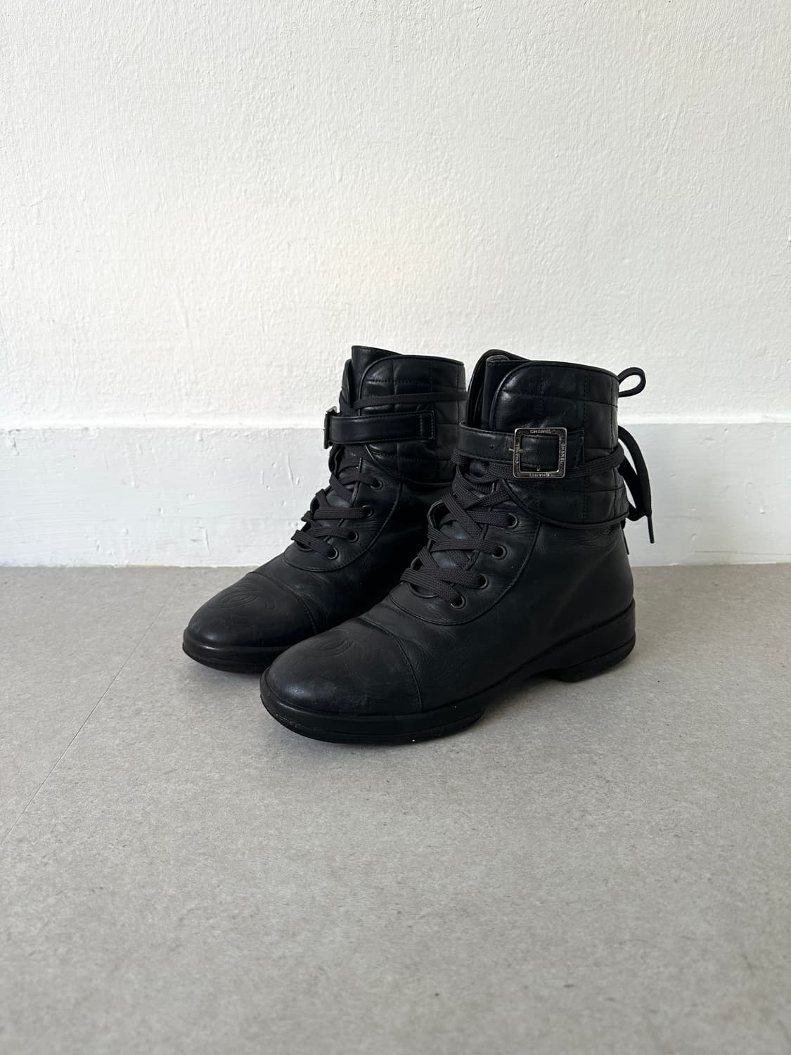 샤넬 2000s CC로고 퀼팅 레더 컴뱃부츠 상품이미지2