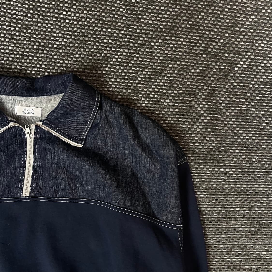 스튜디오톰보이 반집업 데님 맨투맨 상품이미지3