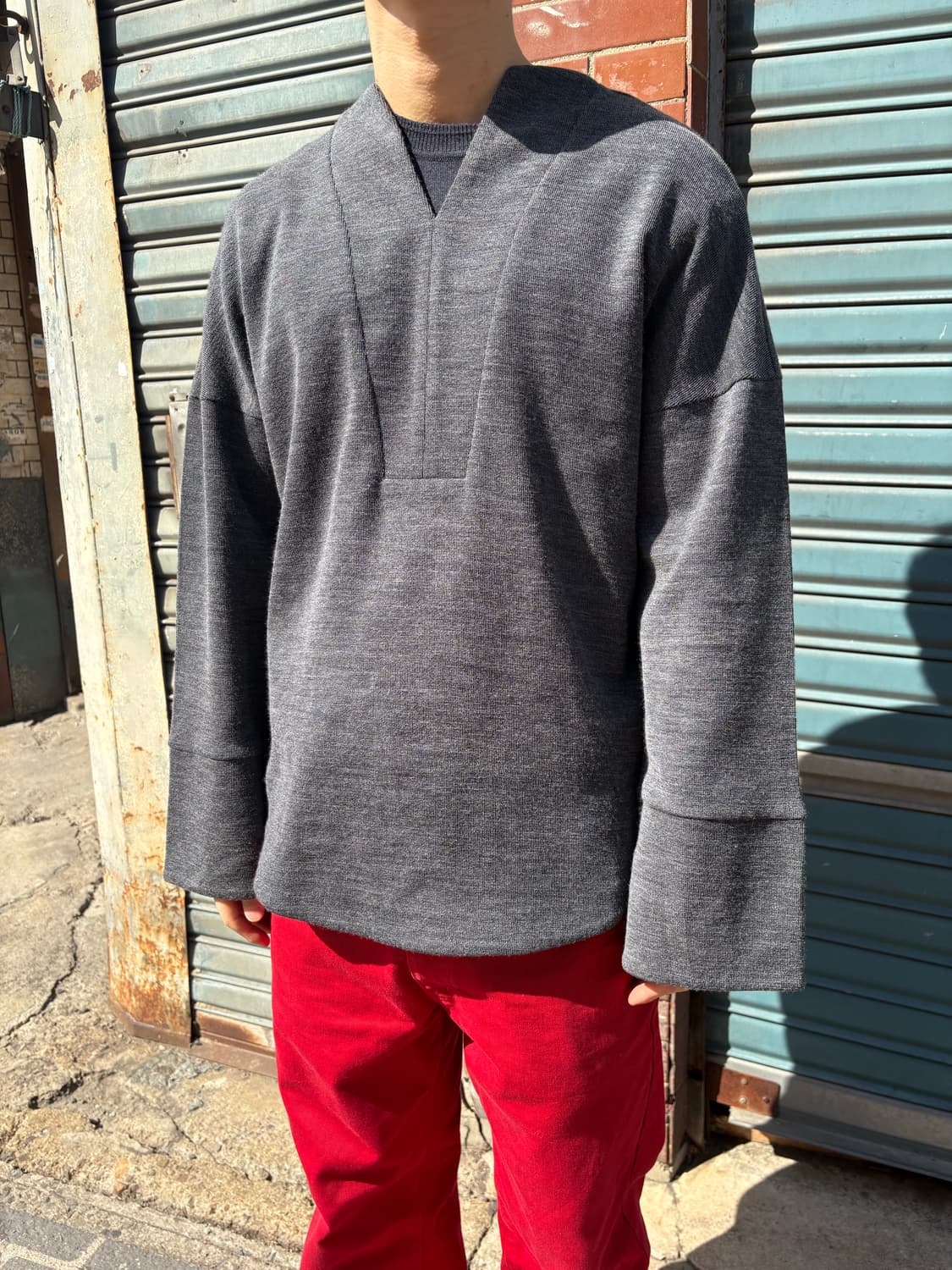 엔폴드 차콜 브이넥 롱슬리브 니트 탑 상품이미지1