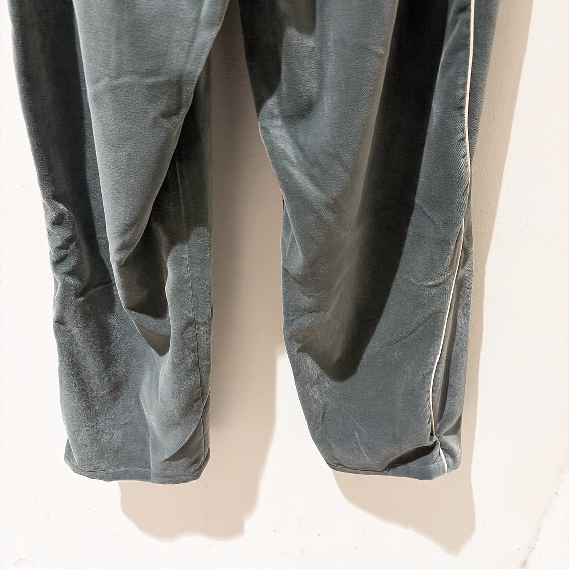 (정품/새상품) 카미엘 포트젠스 남성 파이핑 벨벳 스웻팬츠  상품이미지3