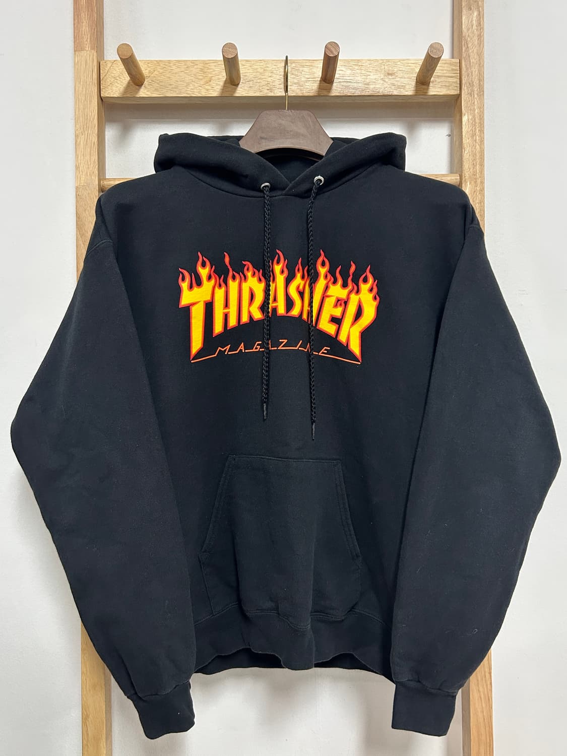 트레셔 플레임 로고 후드티 블랙 상품이미지2