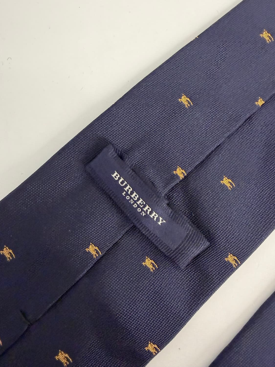 버버리 BURBERRY 이태리 메이드 EKD 로고 패턴 실크 넥타이 상품이미지4