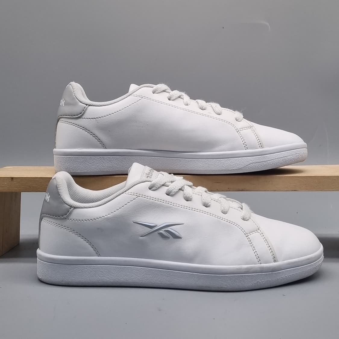 리복 로얄 컴플리트 여성스니커즈240  상품이미지1