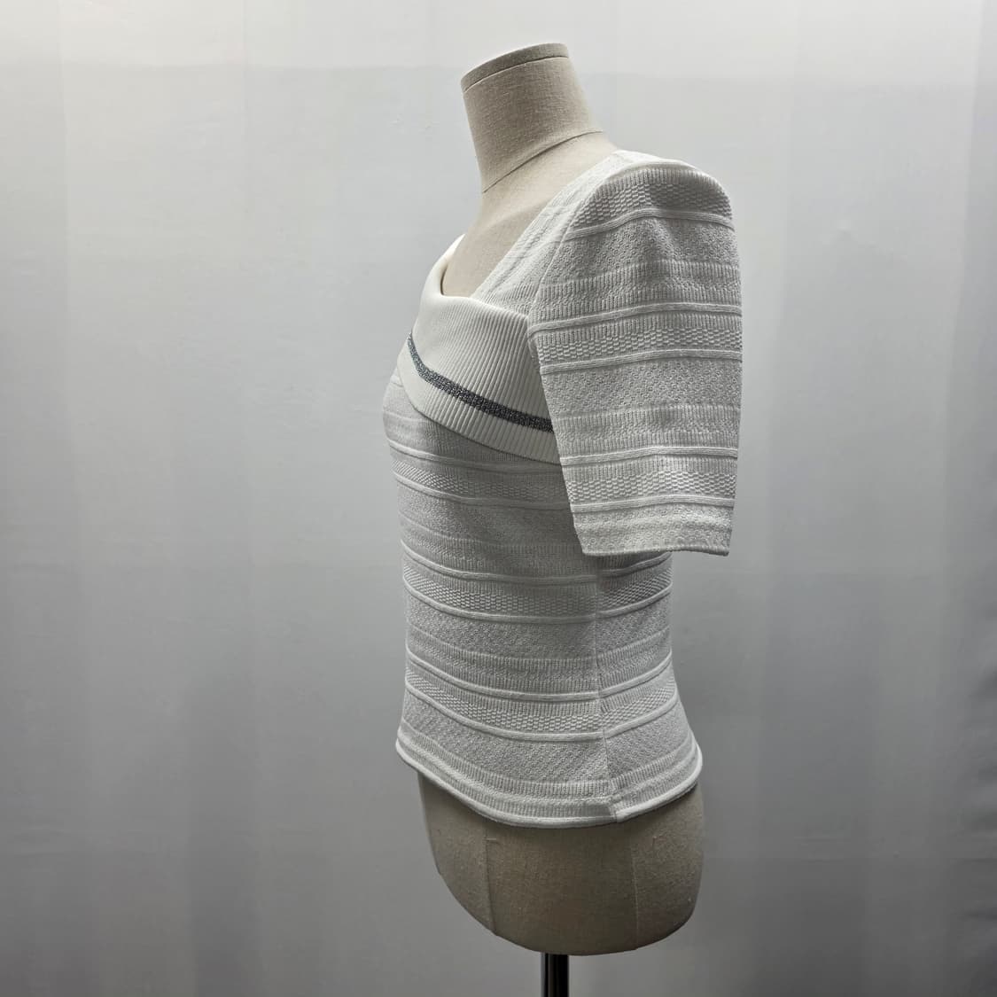 0034 EGOIST 에고이스트 오프화이트 오프숄더 니트 반팔 66 슬림 상품이미지3