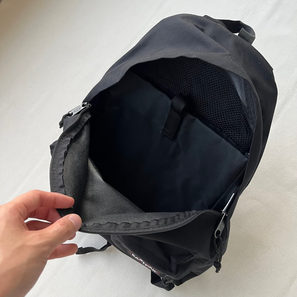 이스트팩 클래식 블랙 백팩 상품이미지4