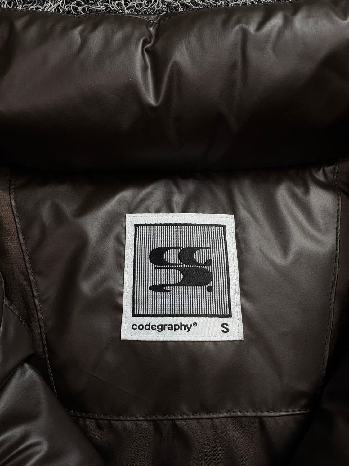 코드그라피 에센셜 숏다운 투웨이 푸퍼 패딩 브라운 1928 상품이미지4