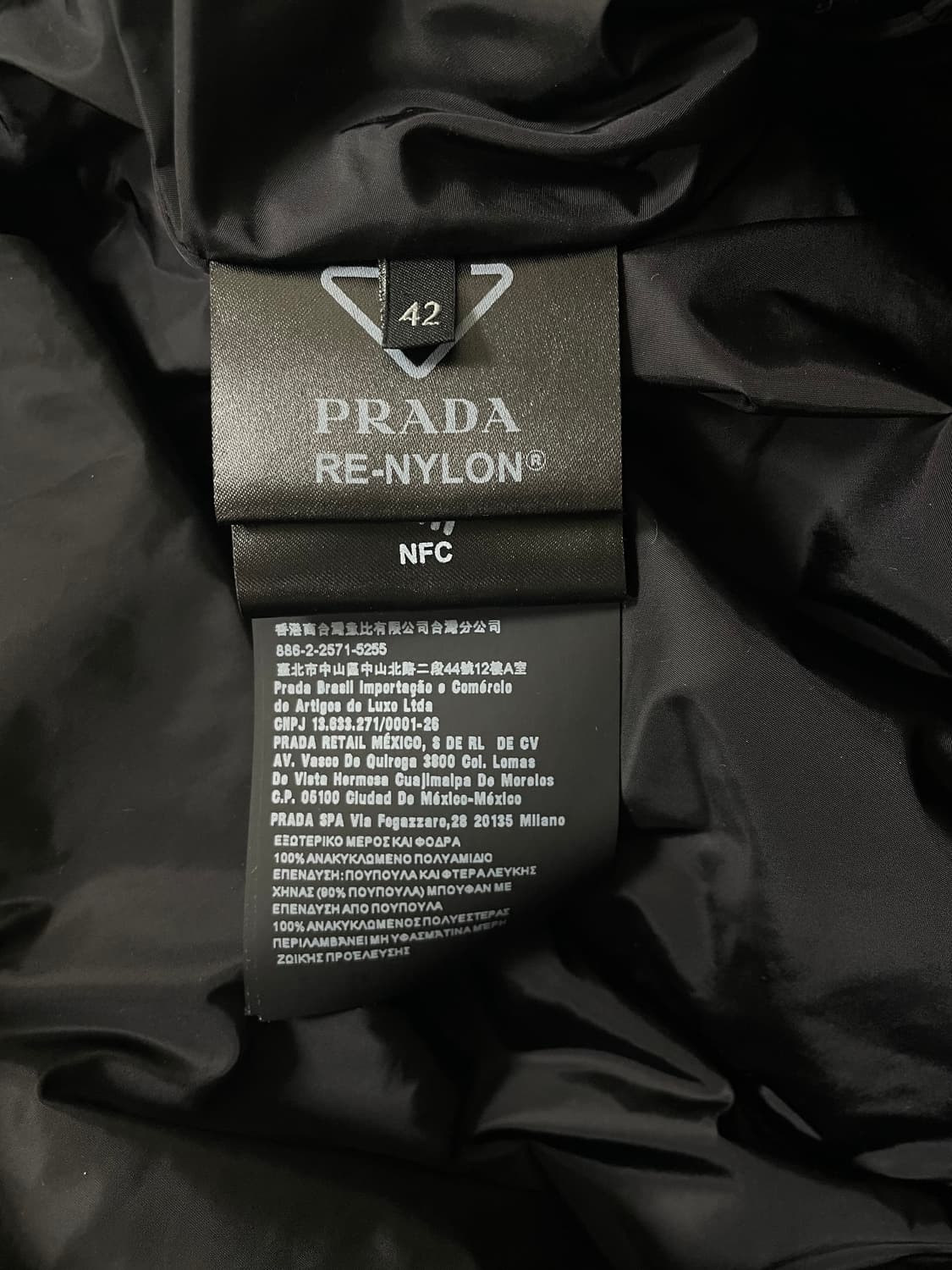 [42] 프라다 삼각로고 리나일론 여성 패딩 점퍼 상품이미지8