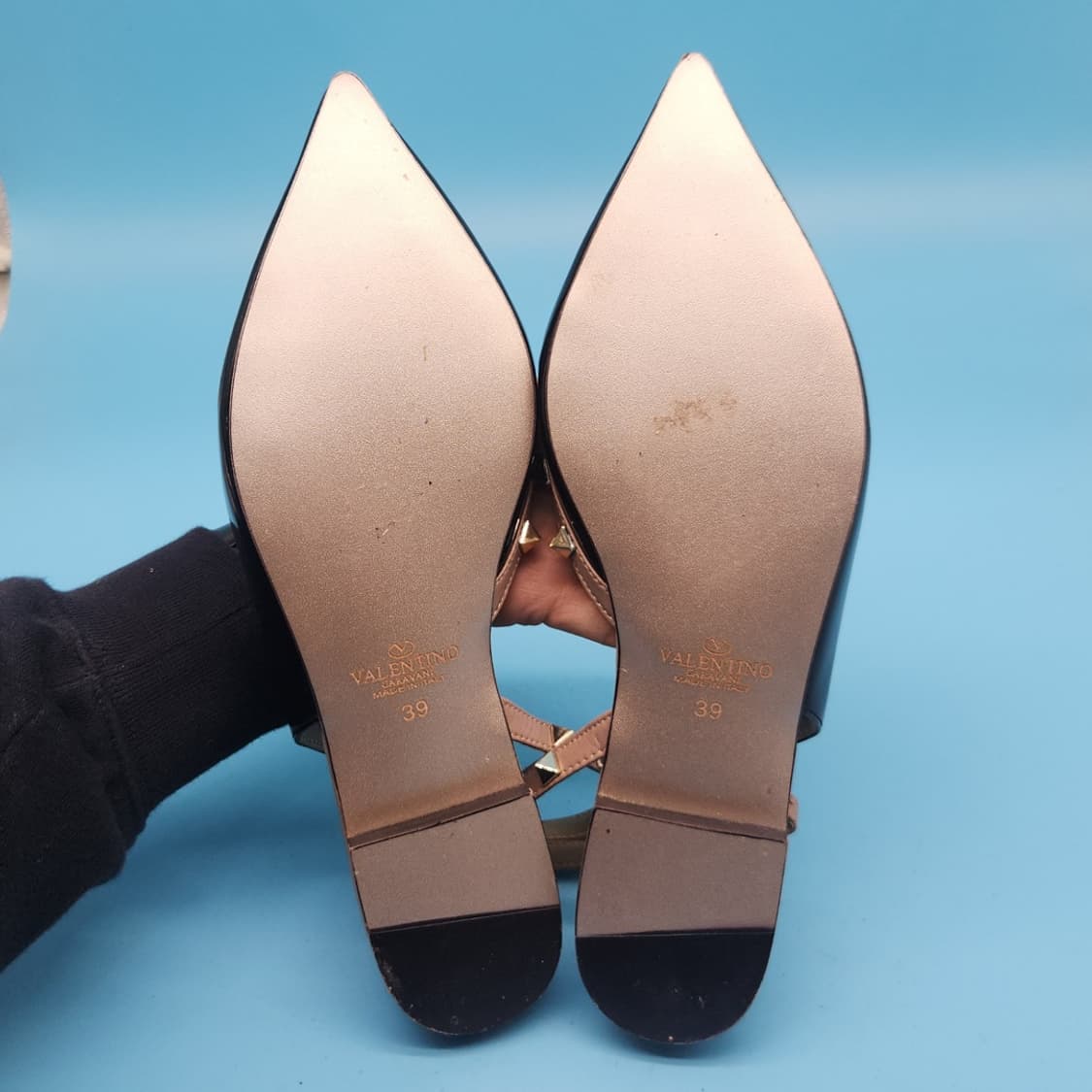 h 발렌티노 락스터드 슬링백 39 250 상품이미지3