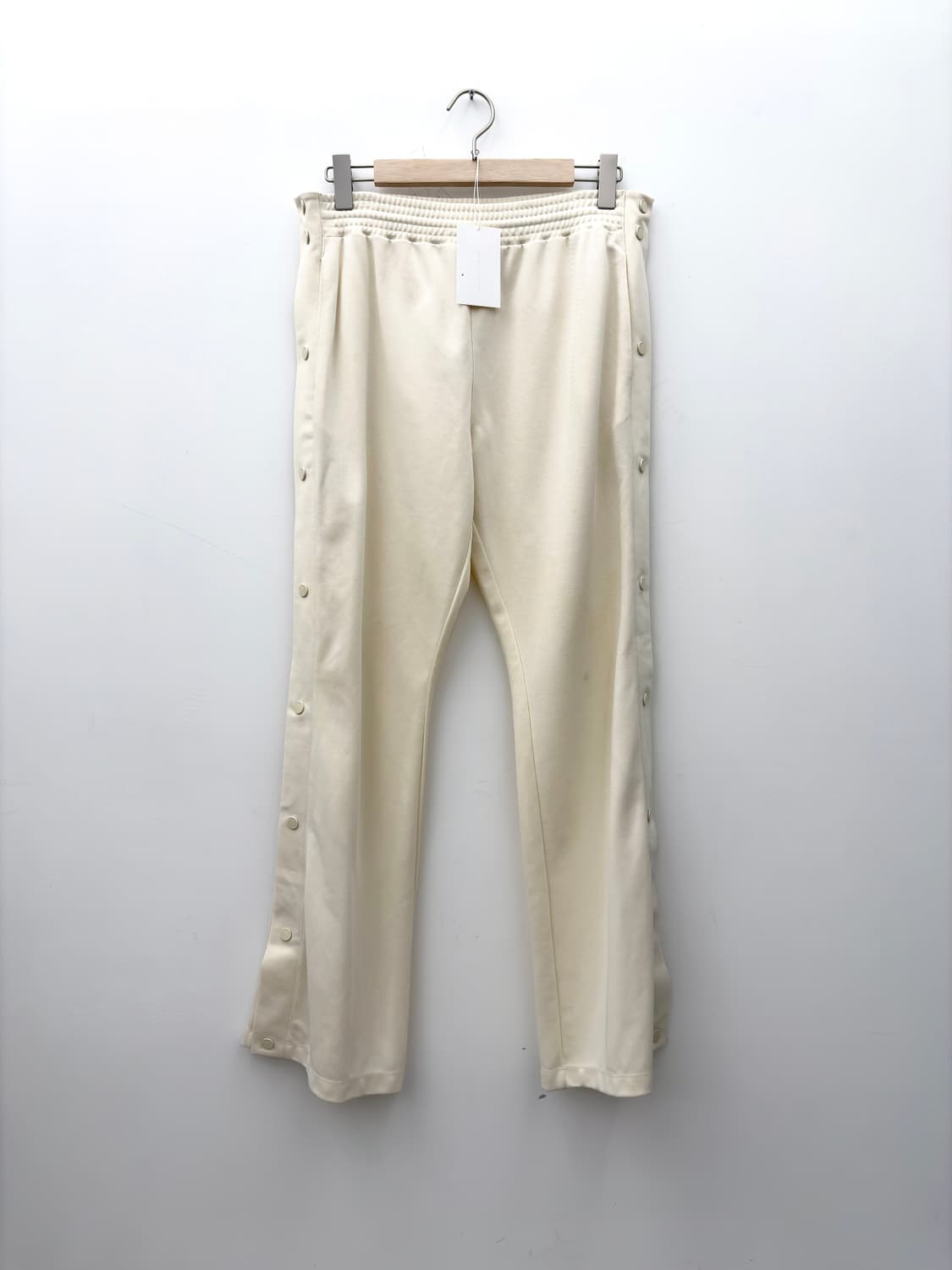 BUTTON TRACK PANTS 상품이미지1