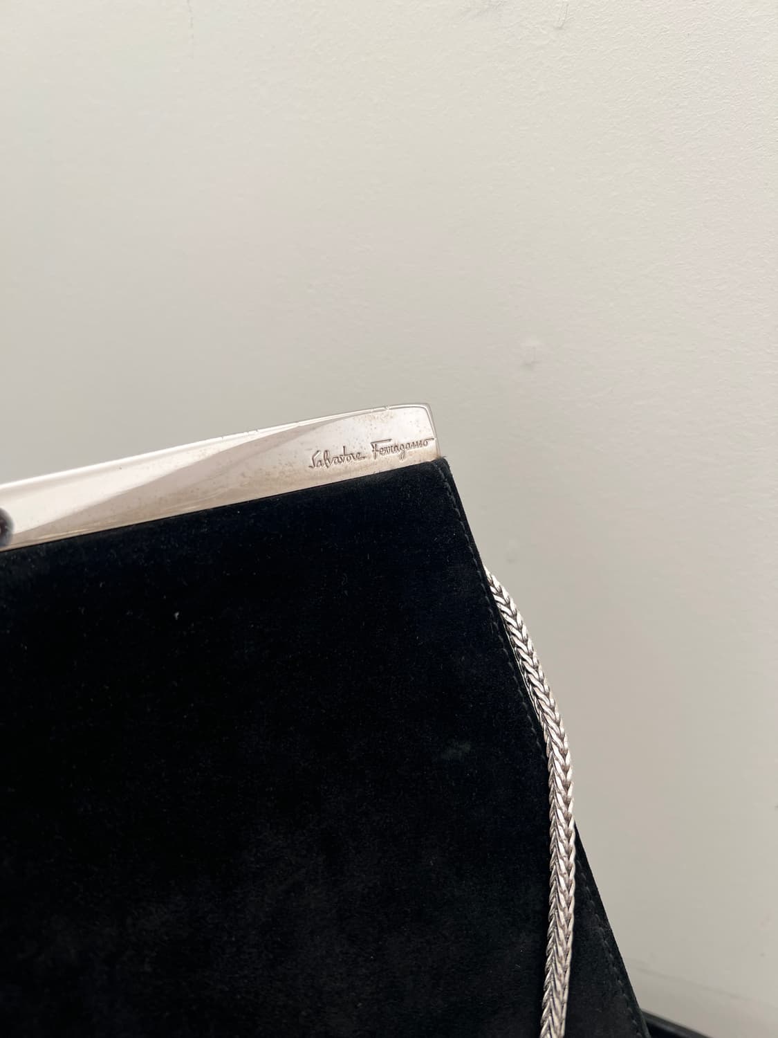 빈티지 페라가모 블랙 스웨이드 실버 체인 클라스프백 상품이미지2