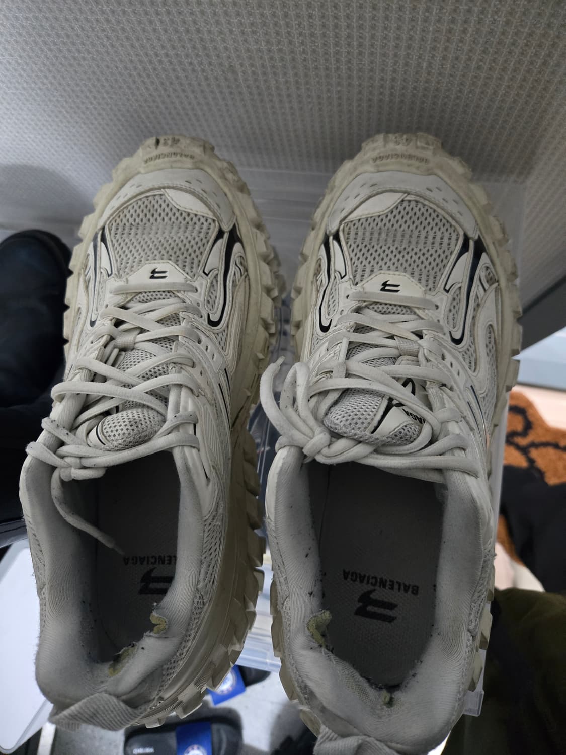 발렌시아가 디펜더 43 상품이미지1