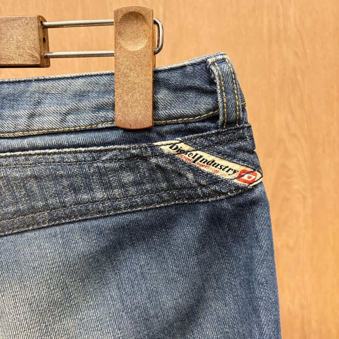 디젤 데님 숏 팬츠 워싱 사선 절개 라인 스티치 포켓 컷팅 디테일 중청 상품이미지7