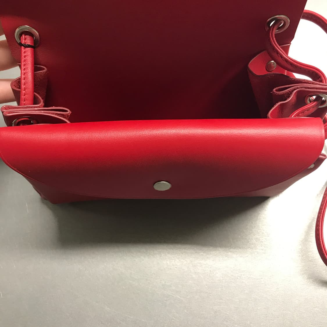 르 탄뉴 레더 숄더백 레드 상품이미지4