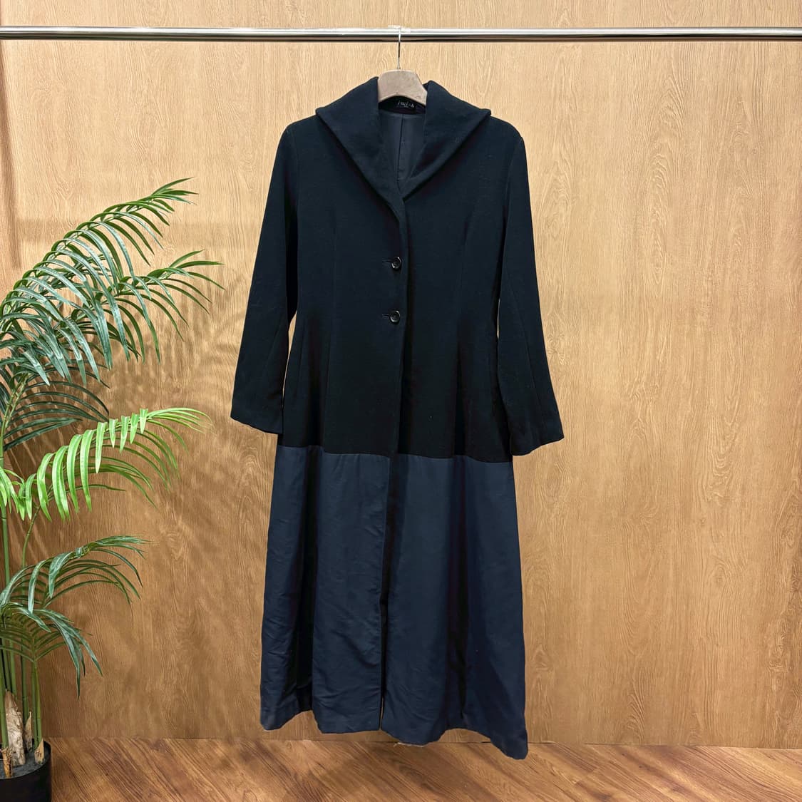 요지 야마모토 롱 코트 투톤 플레어 배색 디자인 쇼울 카라 디테일 블랙 상품이미지1