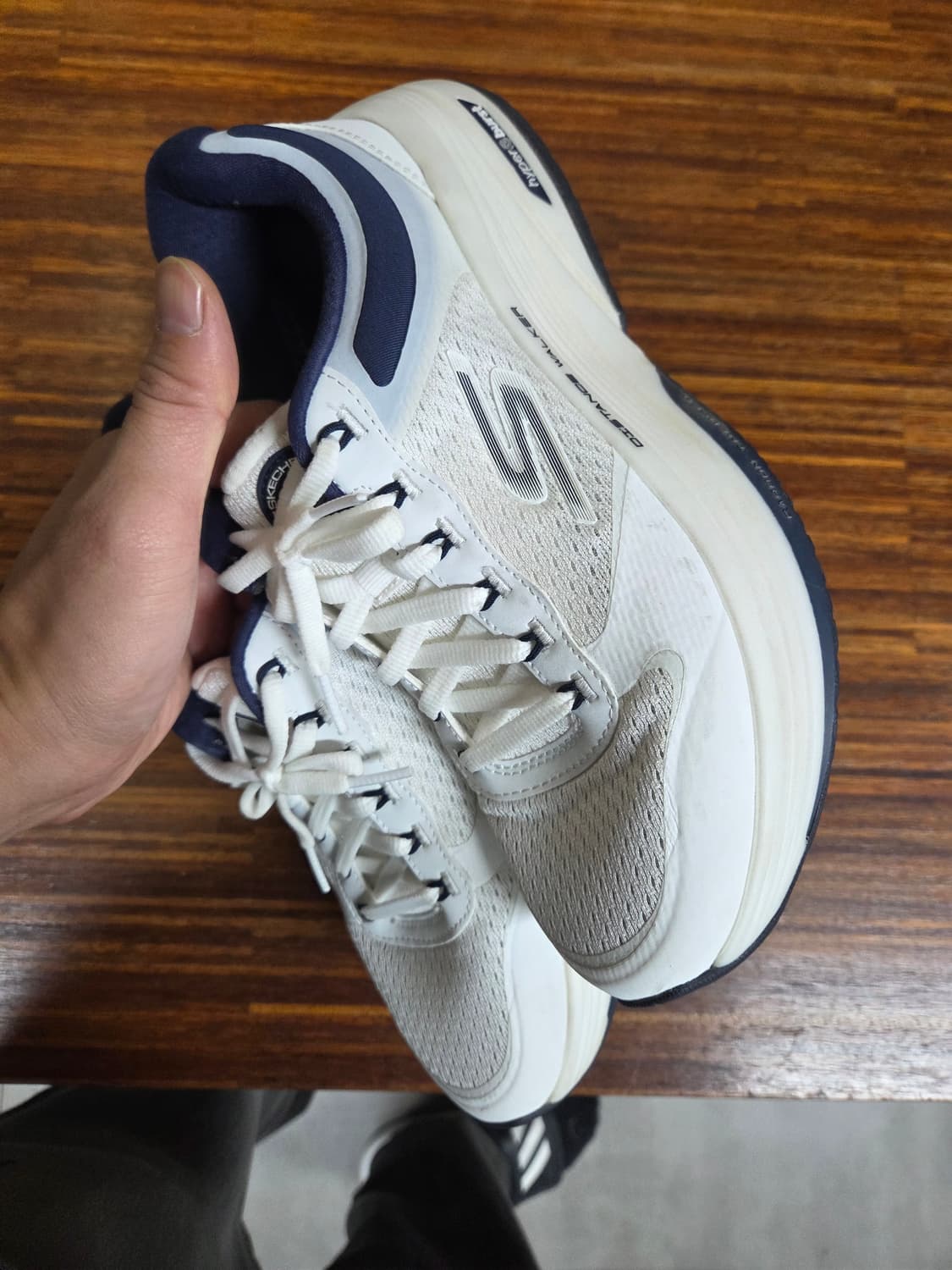 스케쳐스 고워크 디스턴스 러닝화 255 상품이미지7