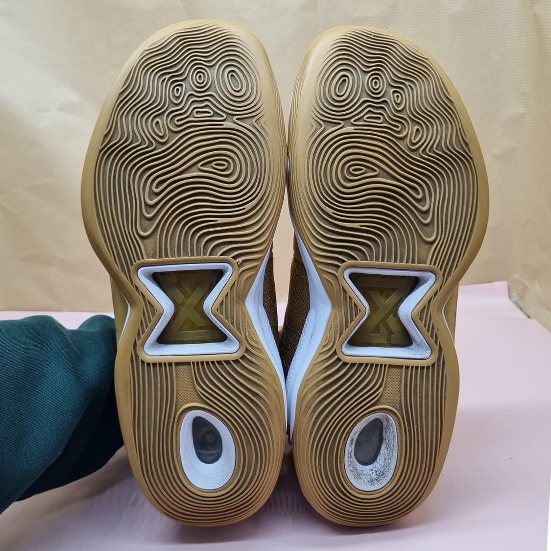 나이키 PG5 ef 메탈릭골드 농구화280 상품이미지3