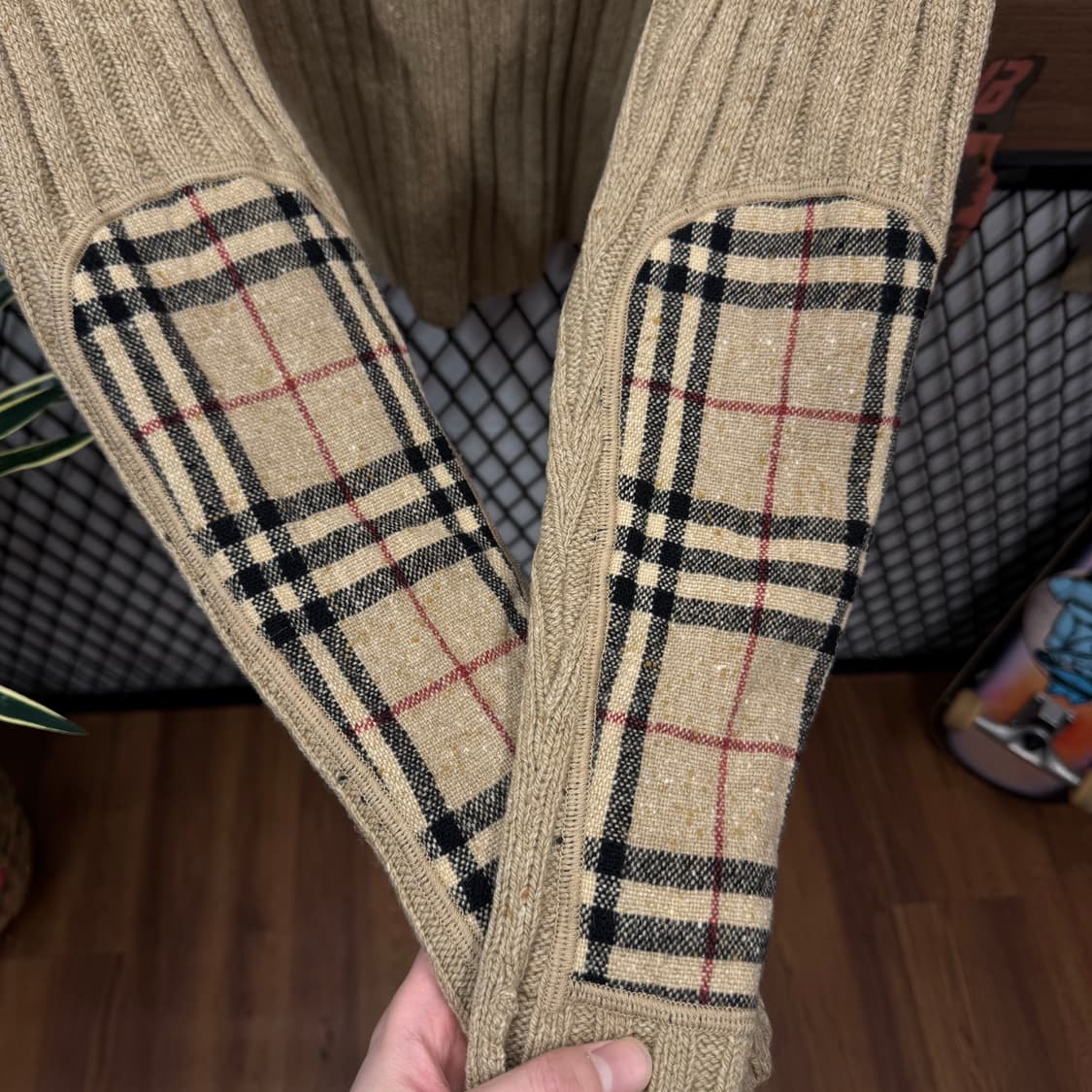 버버리 롱슬리브 골지 니트 후면 노바체크 패턴 포인트 베이지 상품이미지5