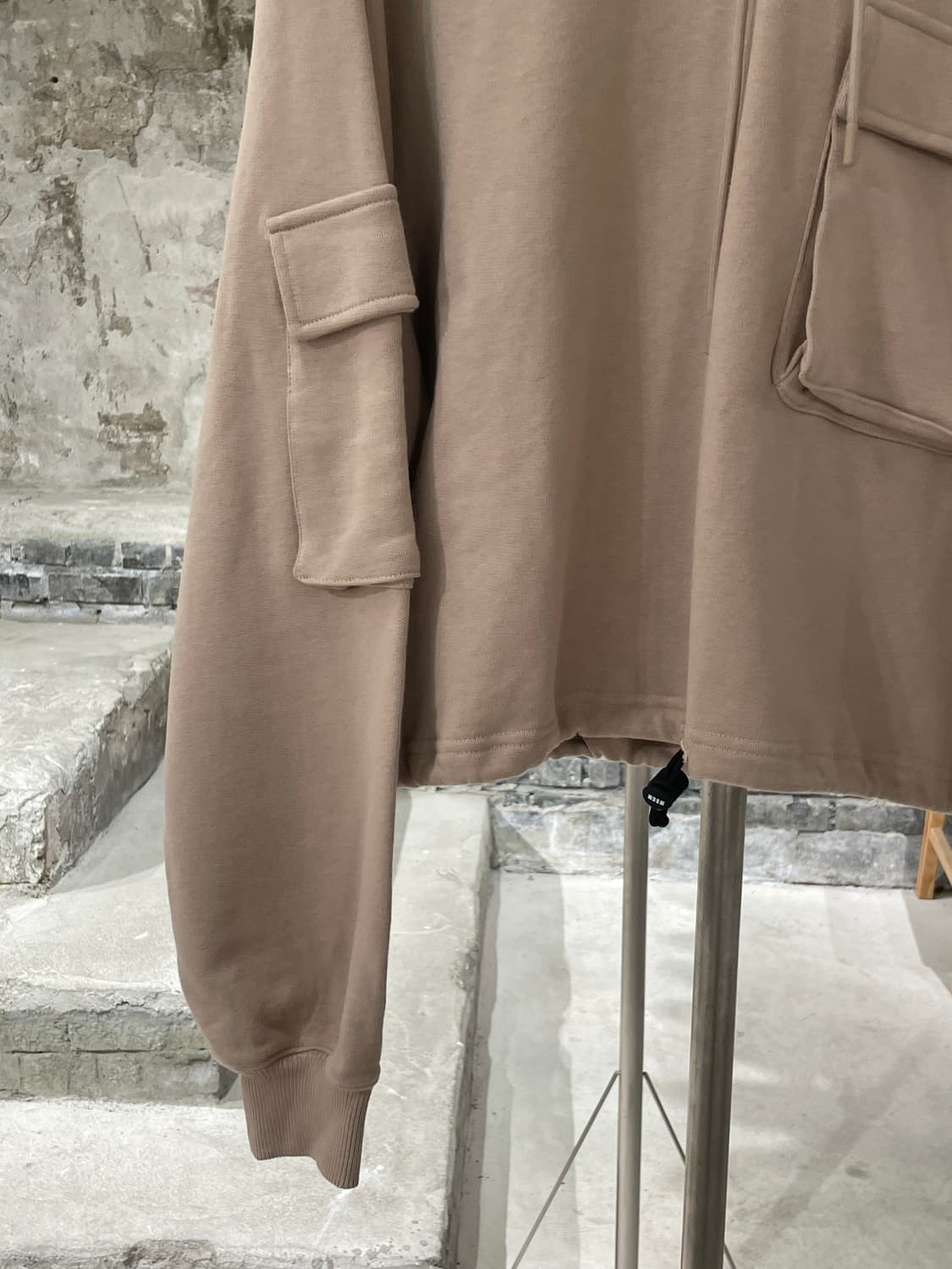 msgm 베이지 플랩 포켓 스트링 크롭 후디 상품이미지4