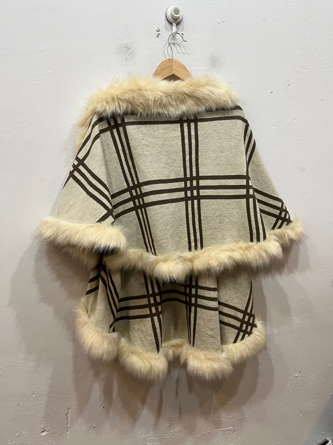 Riana JPN 퍼 트리밍 케이프 상품이미지3