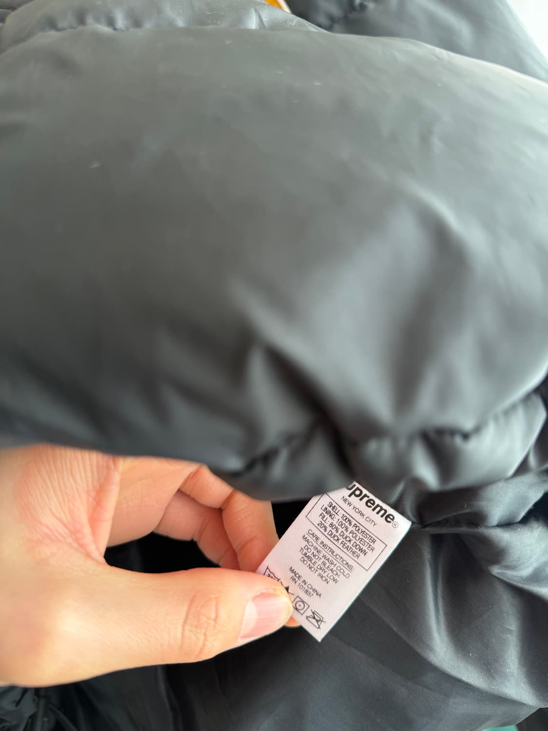슈프림 [민트급.정품] 패딩 (시세 60만) 자수 로고 블랙 L(105) 상품이미지5