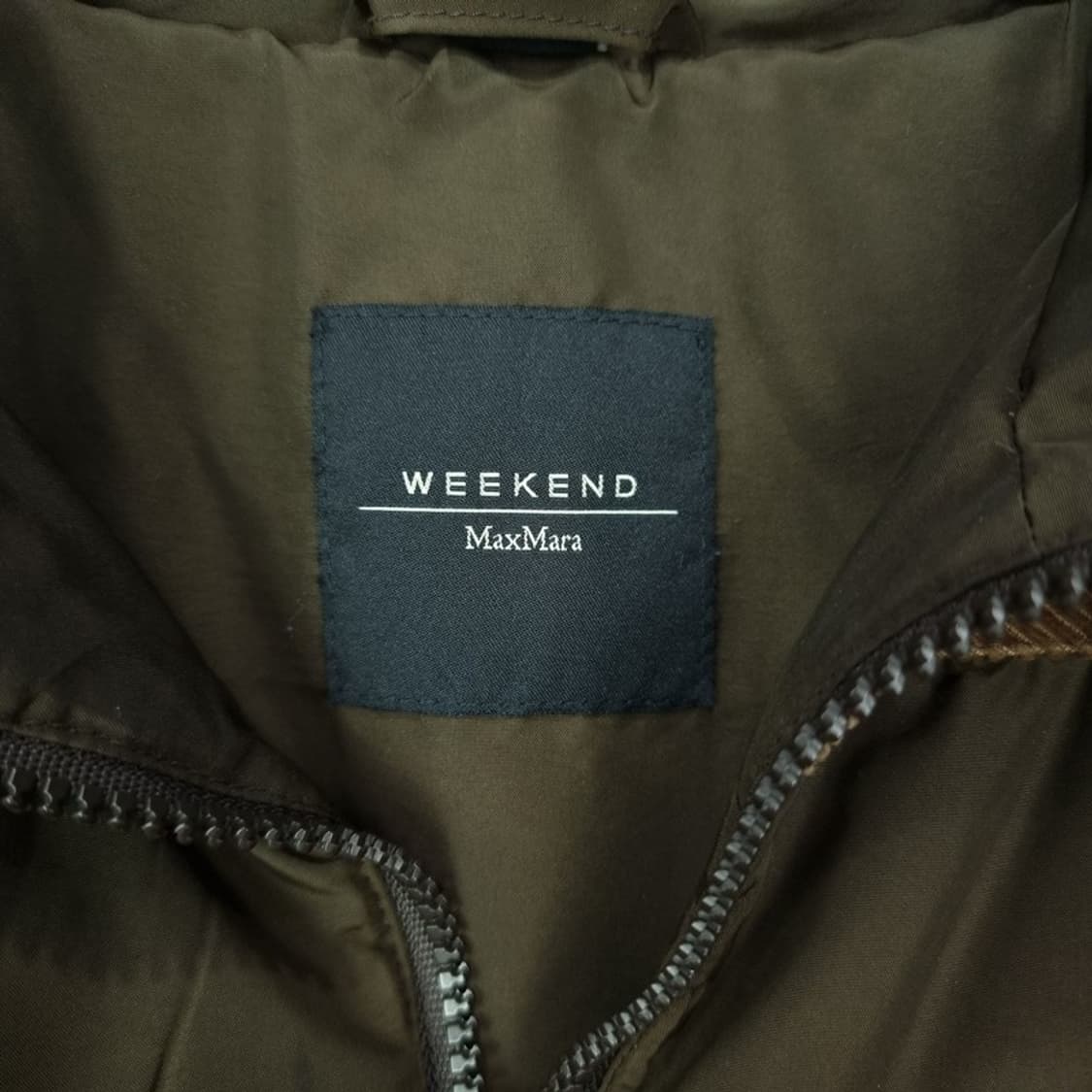 [막스마라] 테이핑 바인딩 경량 패딩 카키 P01099 상품이미지6