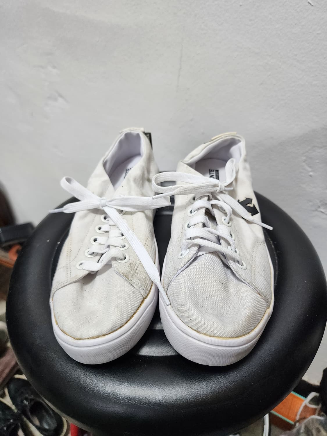 데상트 흰색 스니커즈 운동화 상품이미지2