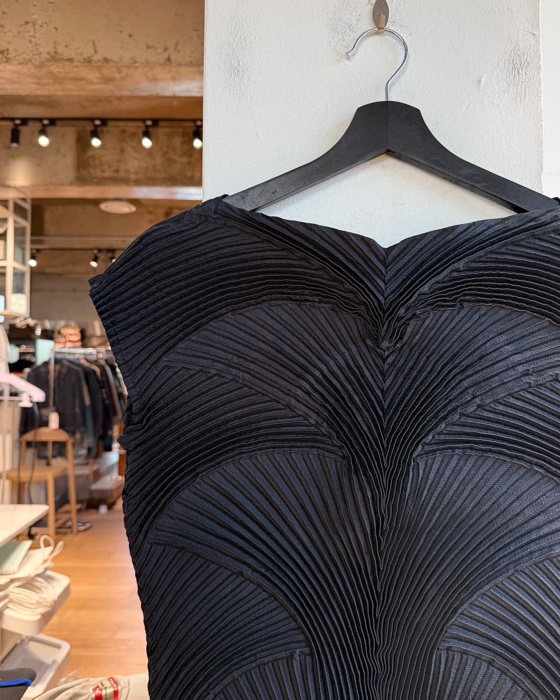 이세이미야케 블랙 링컬 슬리브리스  상품이미지4