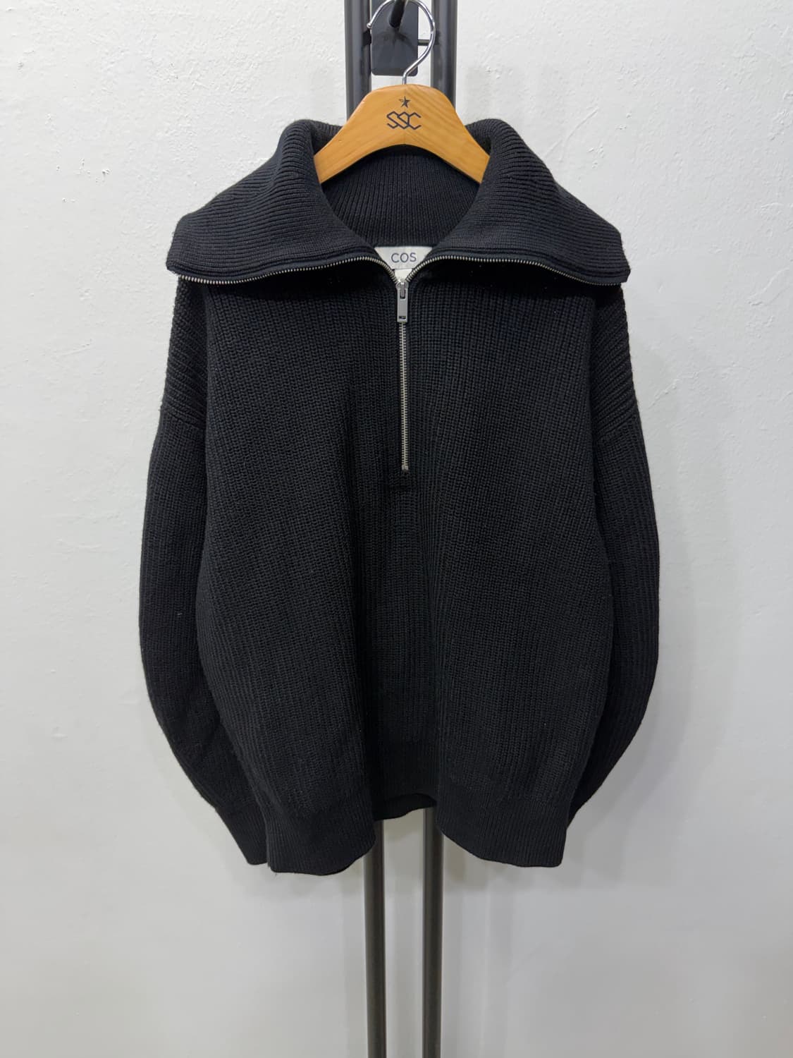 정품) COS 코스 여성 오버핏 블랙 니트 반집업 니트 L 상품이미지1