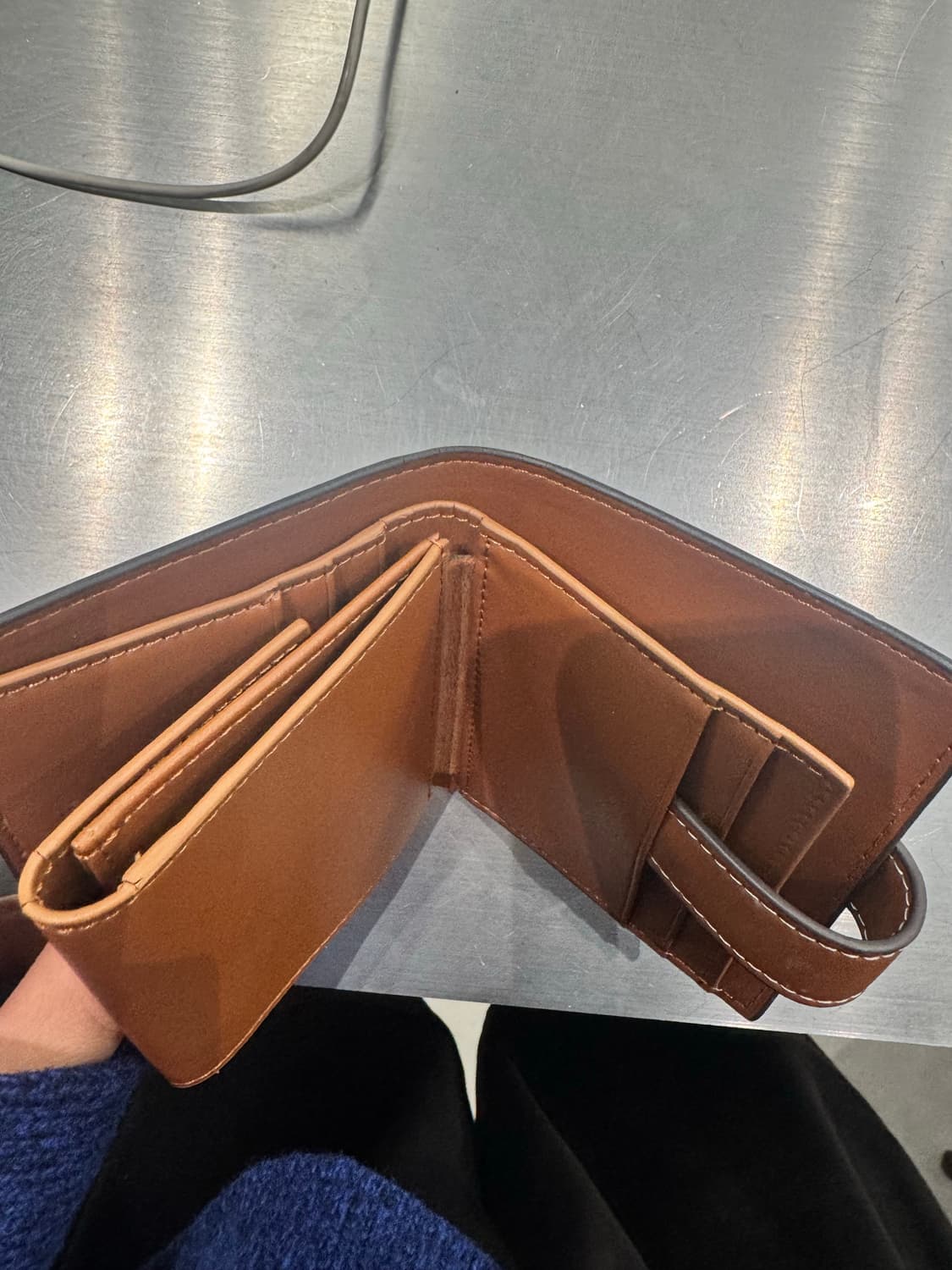 셀린느 트리옹프 캔버스 & 램스킨 스몰 스트랩 월렛 탄 상품이미지6