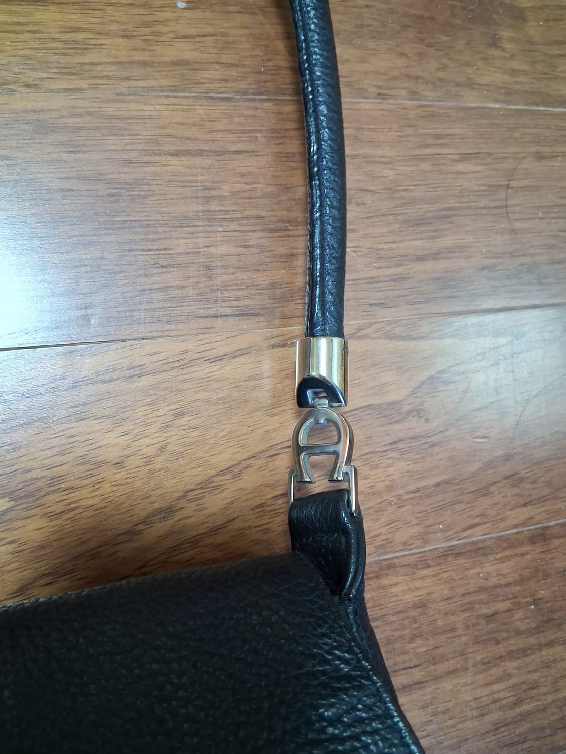 AIGNER 블랙 가죽 숄더백 상품이미지10