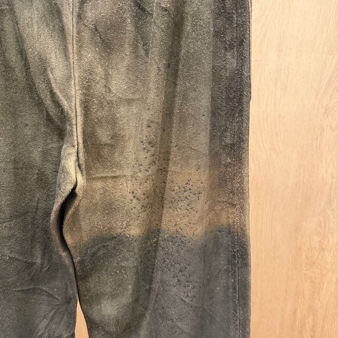 A.P.C. 가죽 팬츠 프론트 빅 포켓 디테일 스트레이트 핏 블랙 상품이미지8