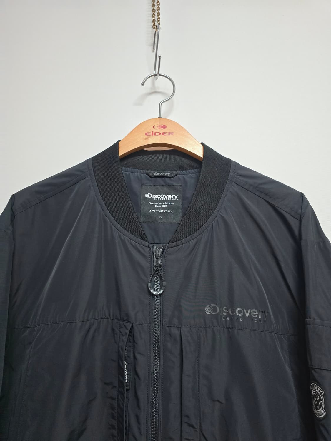 디스커버리 블랙 봄버 자켓105 상품이미지3