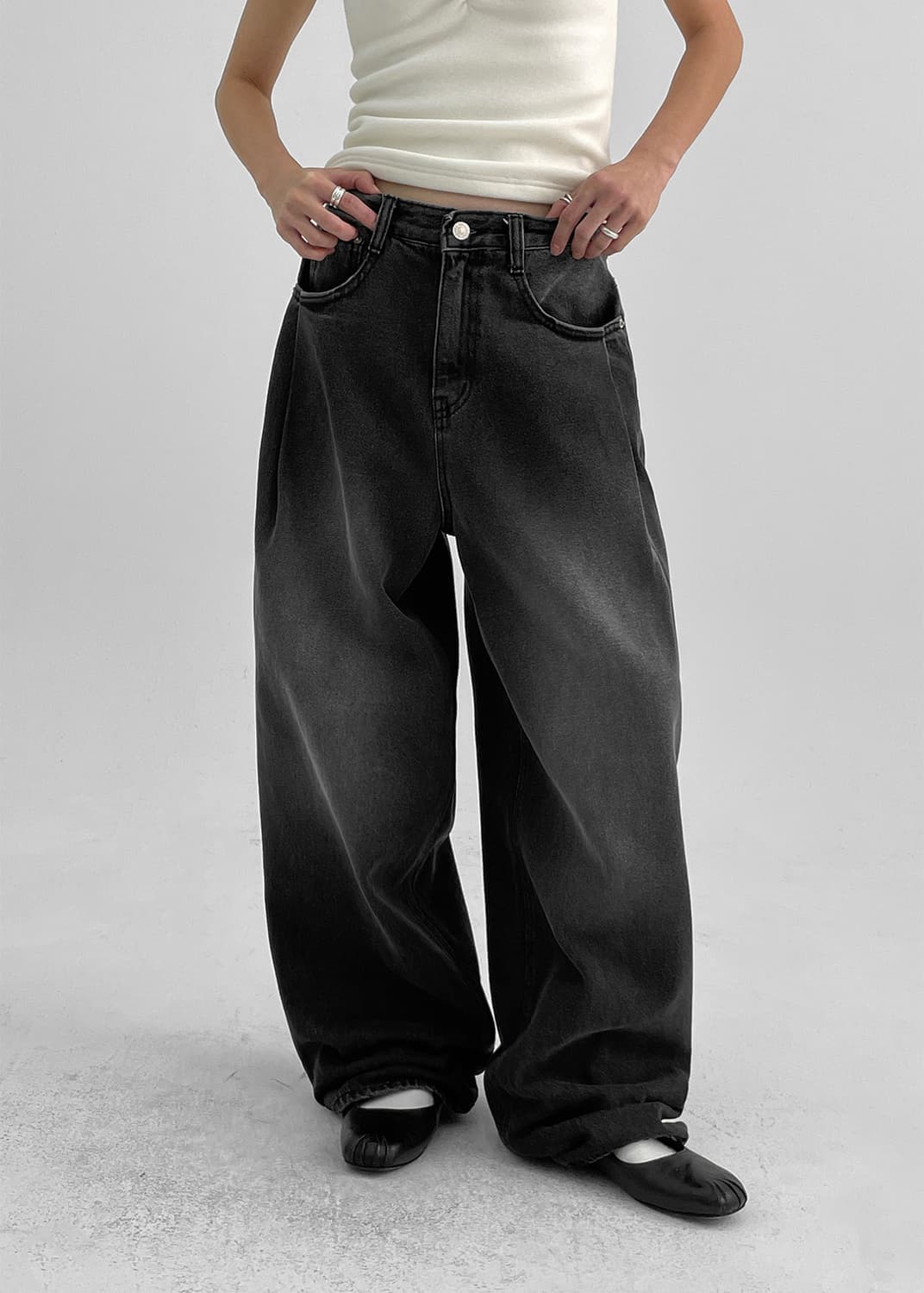 블랙업 핀턱 워싱 와이드 팬츠 판매합니다. 상품이미지4