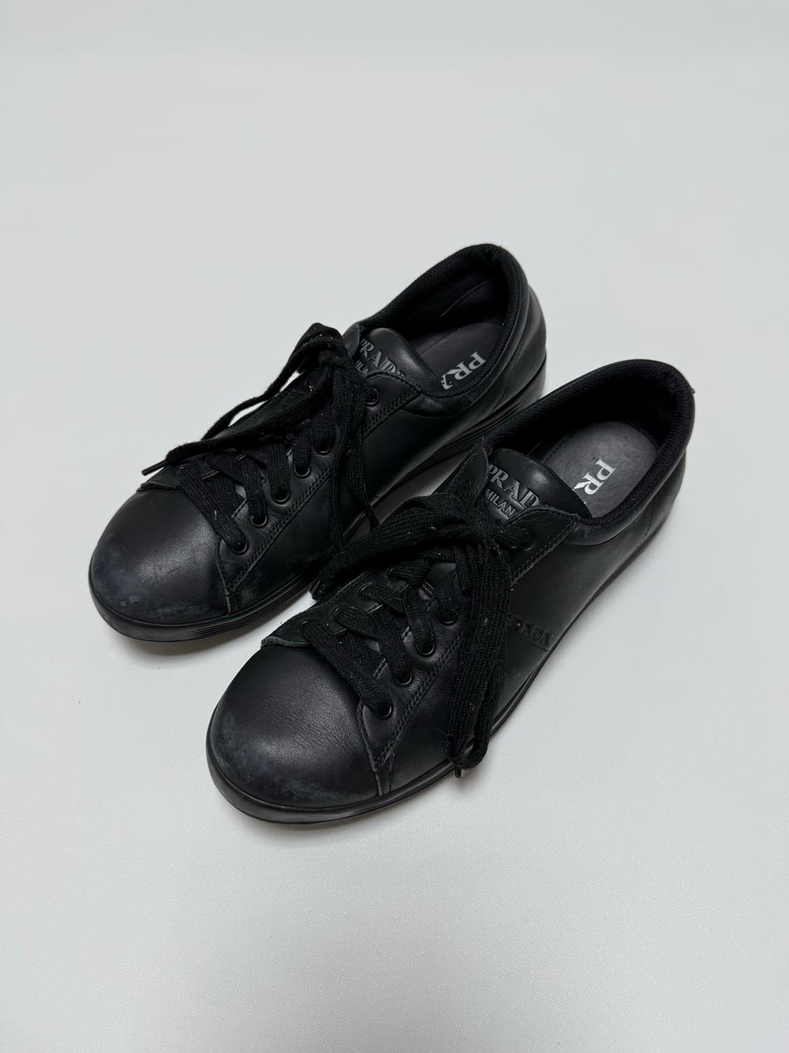 프라다 레더 블랙 스니커즈 8.5 상품이미지2