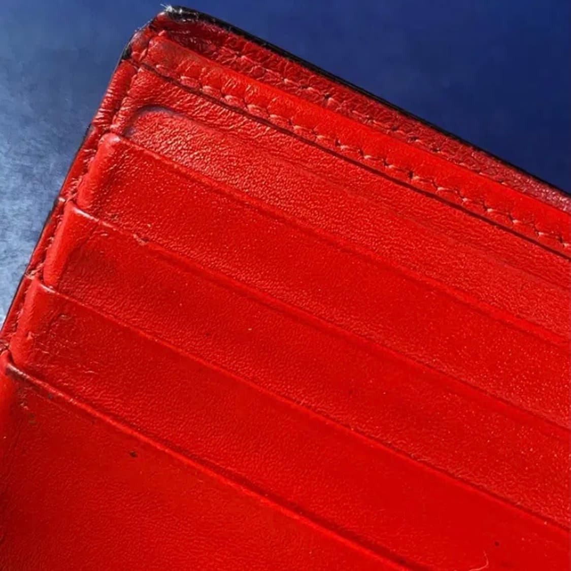 [정품] 크리스찬루부탱 심벌메탈 CL로고 투톤컬러 송아지가죽 반지갑 상품이미지7