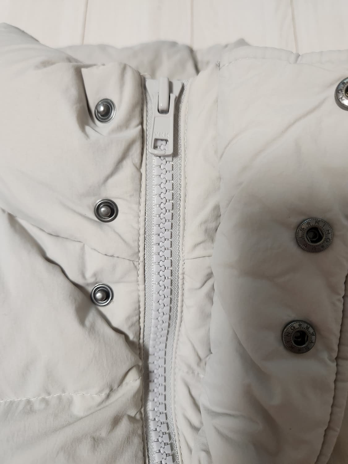 새상품급)지오다노 그레이 푸퍼 숏패딩 사이즈100(L)

여러 중고사이트 상품이미지8