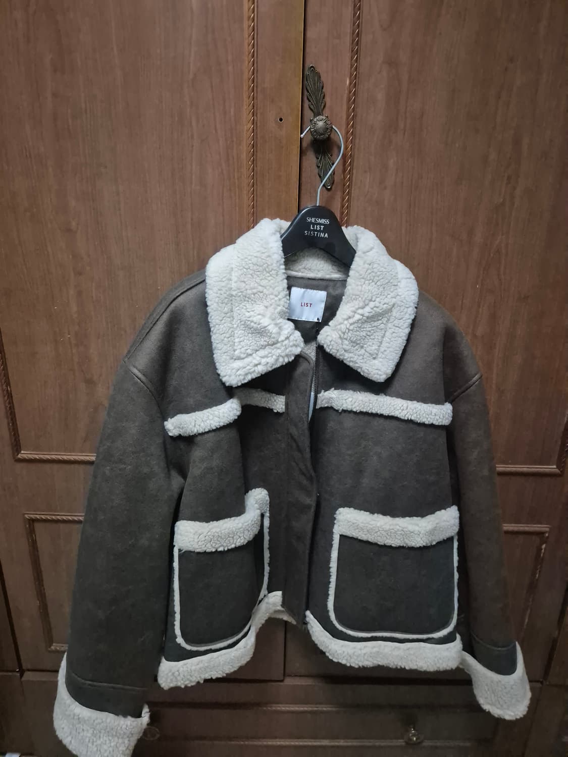 리스트 LIST 스웨이드 포켓 무스탕 다크브라운 상품이미지2